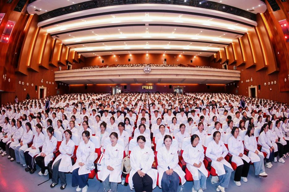 3377体育举行2026级新生开学典礼暨“开学思政第一课”